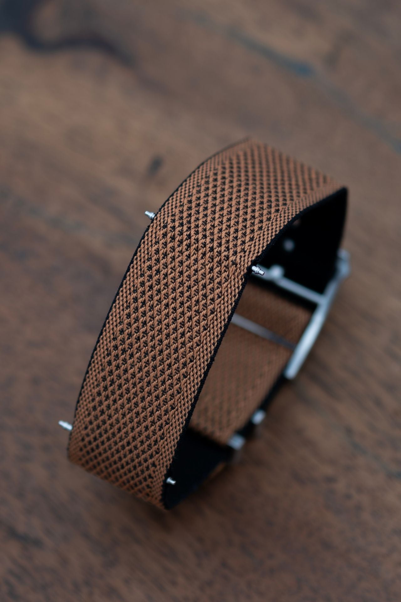 BRACELET BANDE ARMUREE CUIR CLAIR