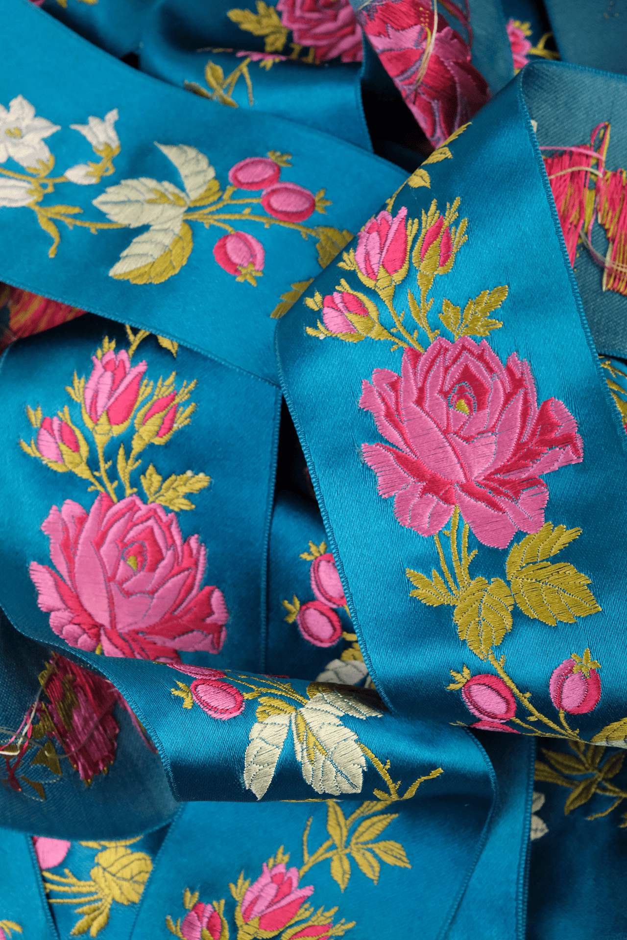 Ruban bleu a fleur rose Julien Faure