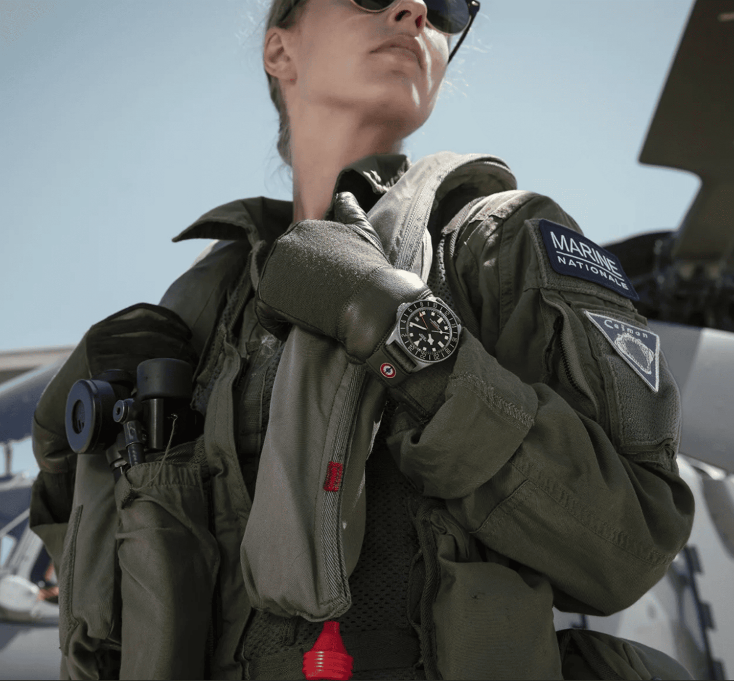 Membre de la Marine Nationale portant un une montre avec un bracelet Julien Faure