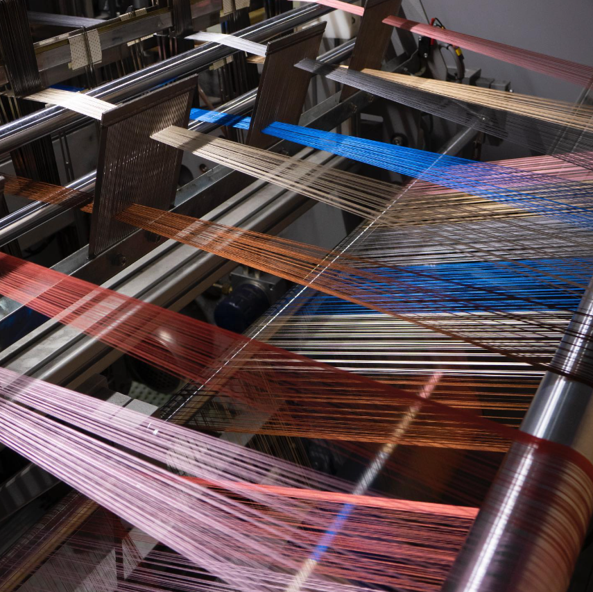 Chaines colorées dans un metier moderne de Julien Faure