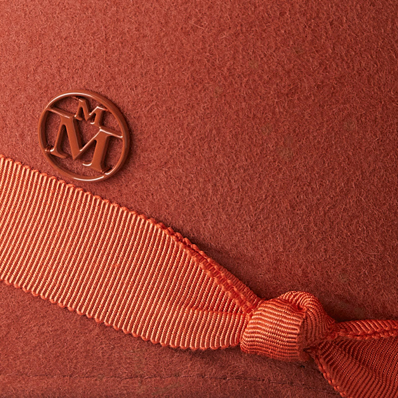 Ruban orange sur un produit de la Maison Michel fait par Julien Faure
