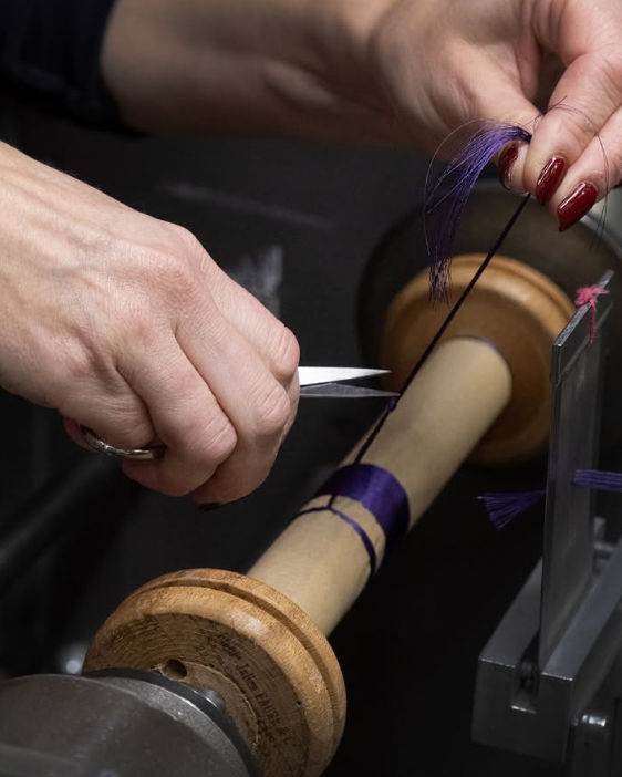 Ourdissage violet fait à la main par l'équipe Julien Faure