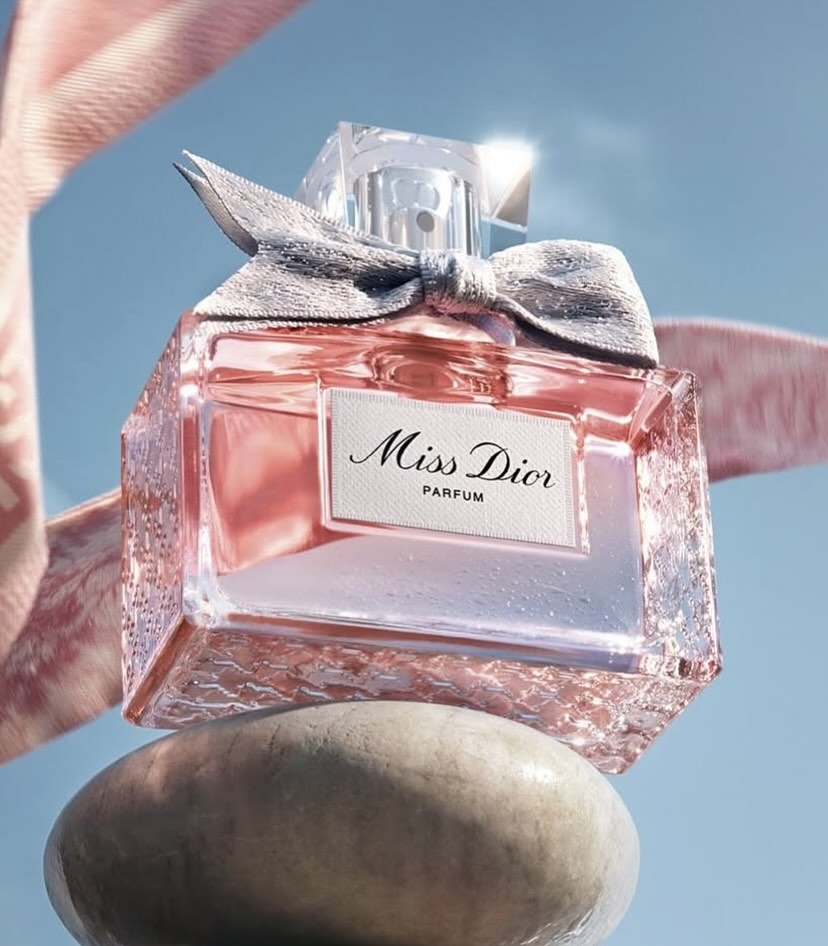 Ruban tissé par la Maison Julien Faure pour le parfum Miss Dior.